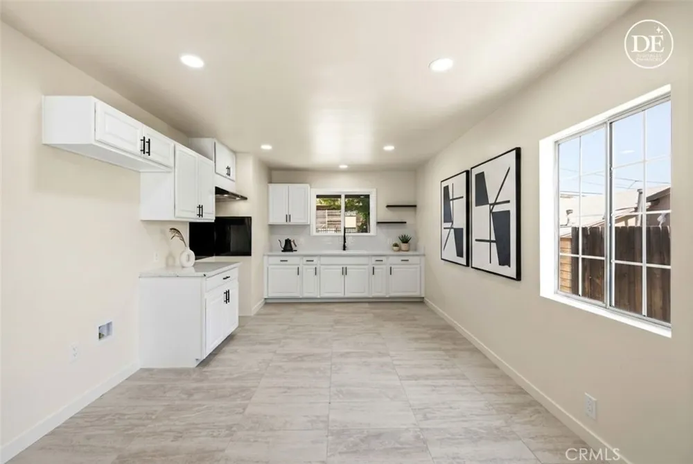 8417 Columbus North Hills, CA 91343