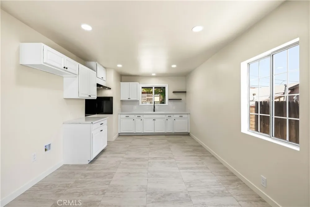 8417 Columbus North Hills, CA 91343