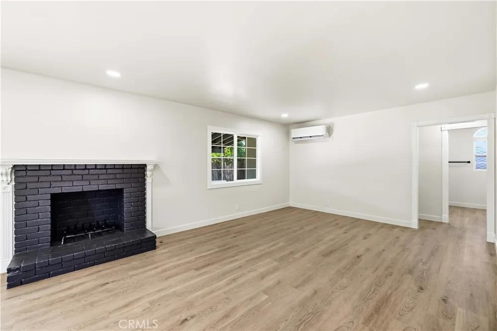 8417 Columbus North Hills, CA 91343