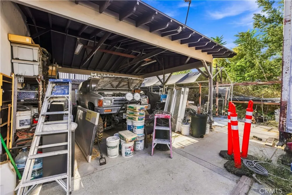8417 Columbus North Hills, CA 91343