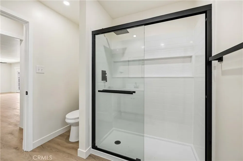 8417 Columbus North Hills, CA 91343