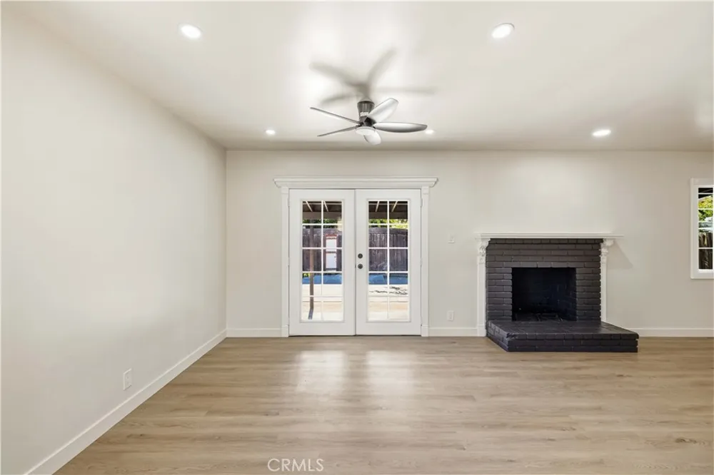 8417 Columbus North Hills, CA 91343