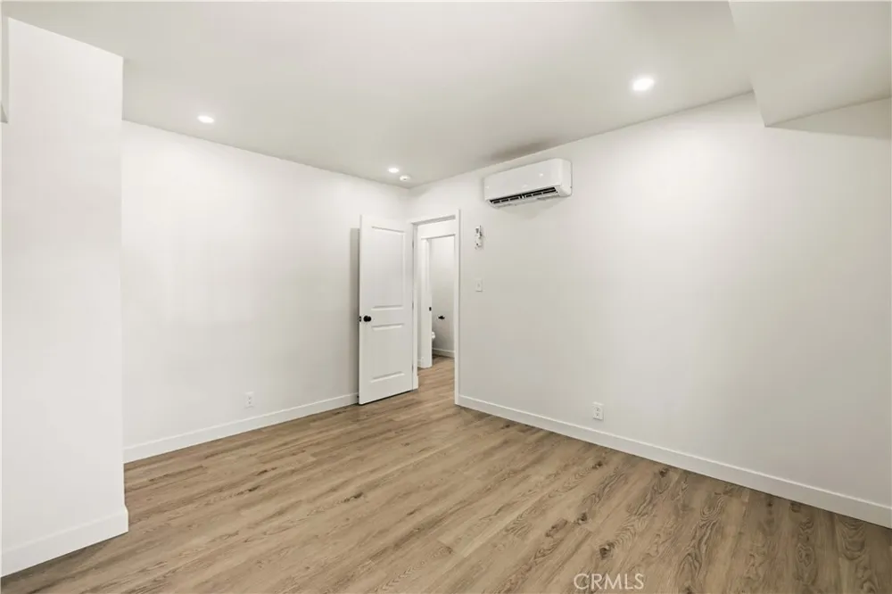 8417 Columbus North Hills, CA 91343