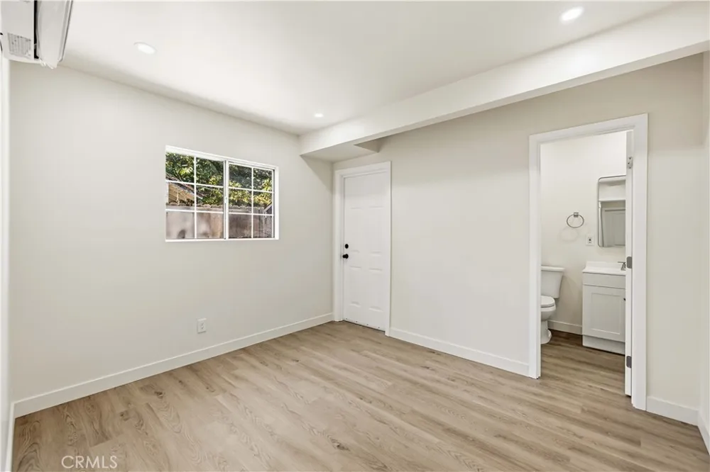 8417 Columbus North Hills, CA 91343