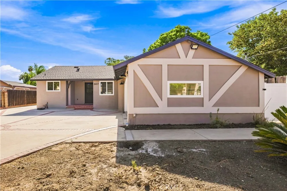 8417 Columbus North Hills, CA 91343