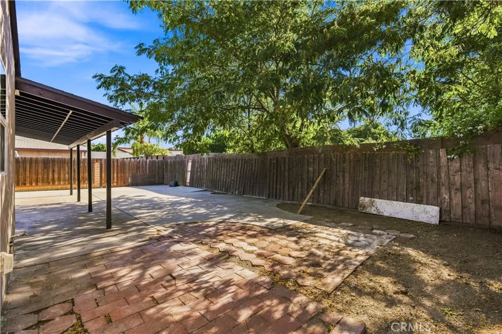 8417 Columbus North Hills, CA 91343