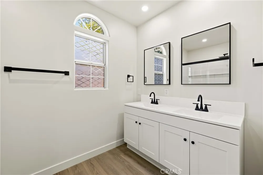 8417 Columbus North Hills, CA 91343