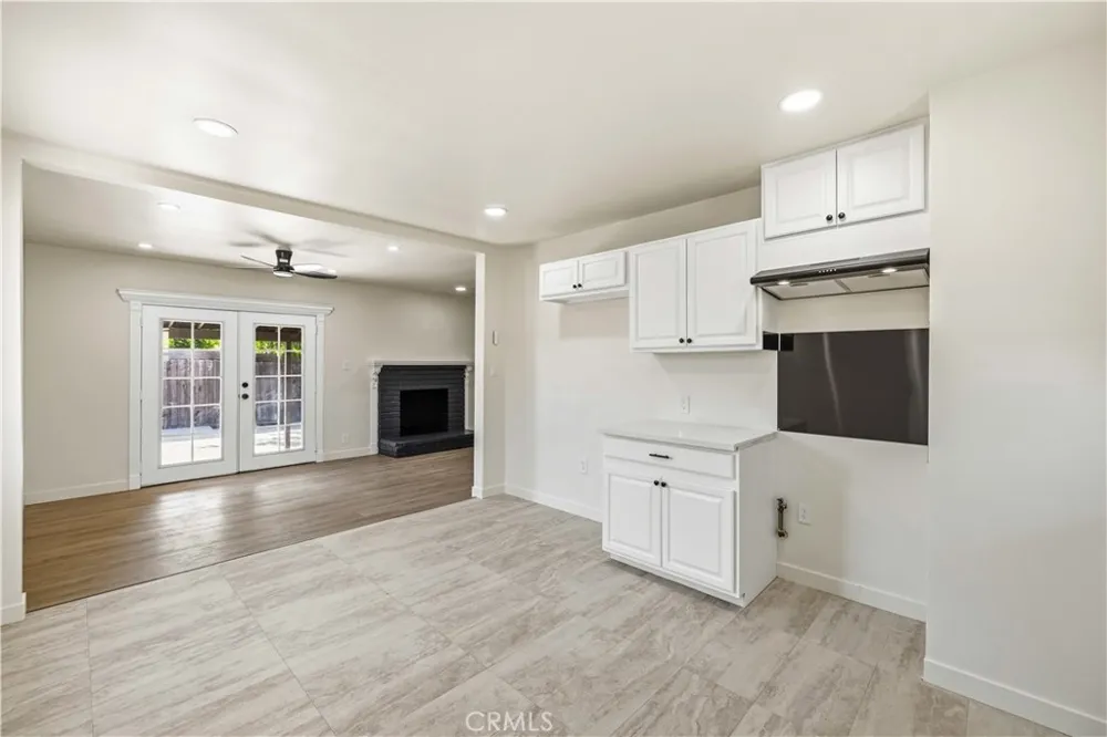 8417 Columbus North Hills, CA 91343