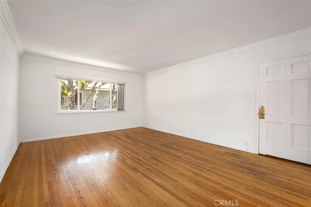 5851 Woodman Avenue Valley Glen, CA 91401