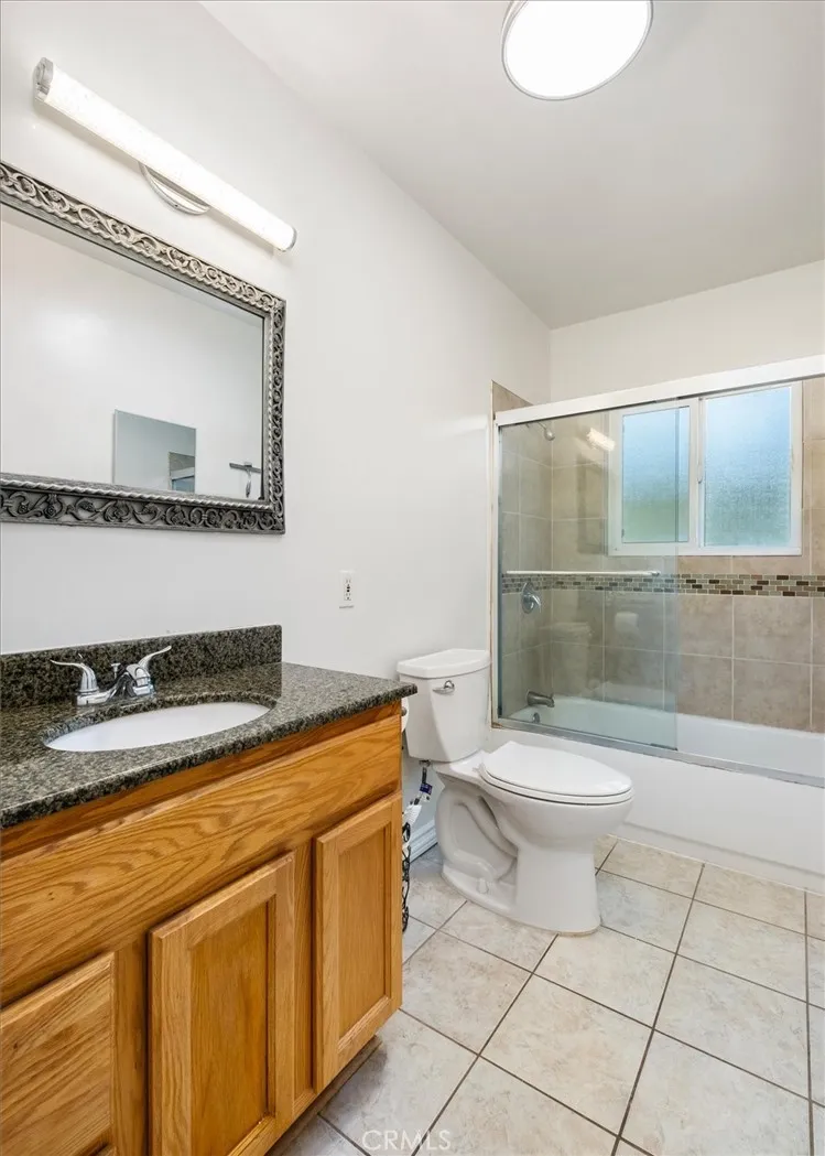 5851 Woodman Avenue Valley Glen, CA 91401