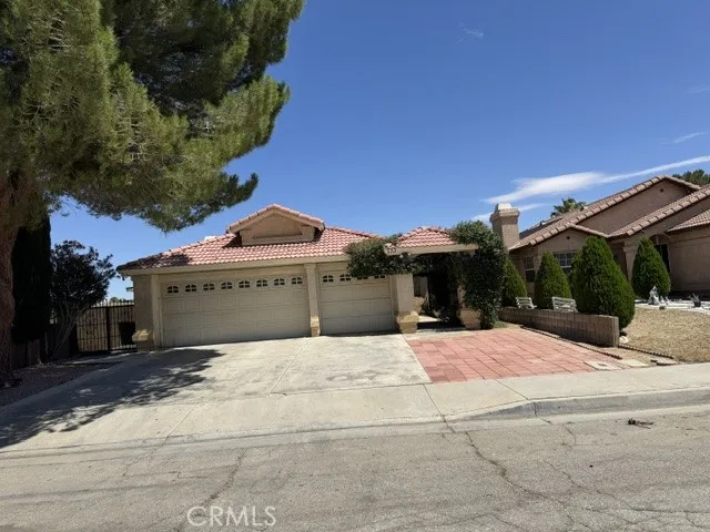 733 E Avenue J12 Lancaster, CA 93535