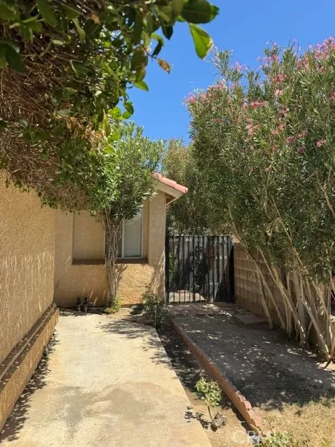 733 E Avenue J12 Lancaster, CA 93535