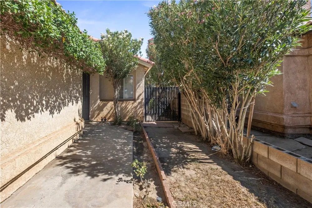 733 E Avenue J12 Lancaster, CA 93535