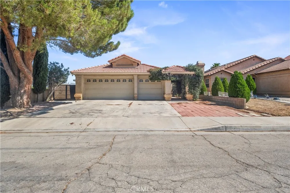 733 E Avenue J12 Lancaster, CA 93535
