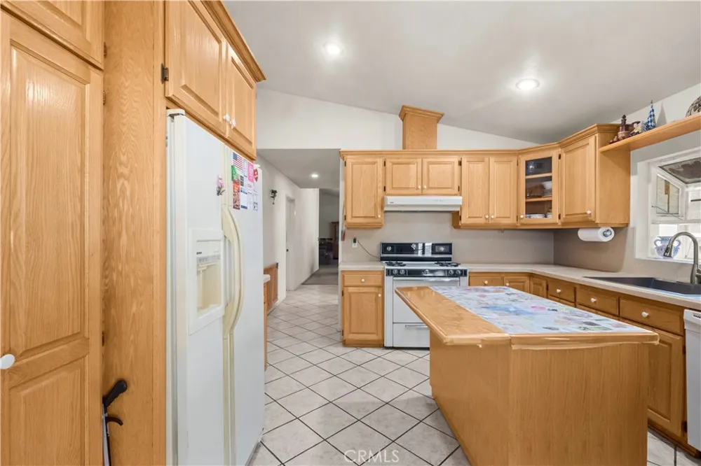 733 E Avenue J12 Lancaster, CA 93535