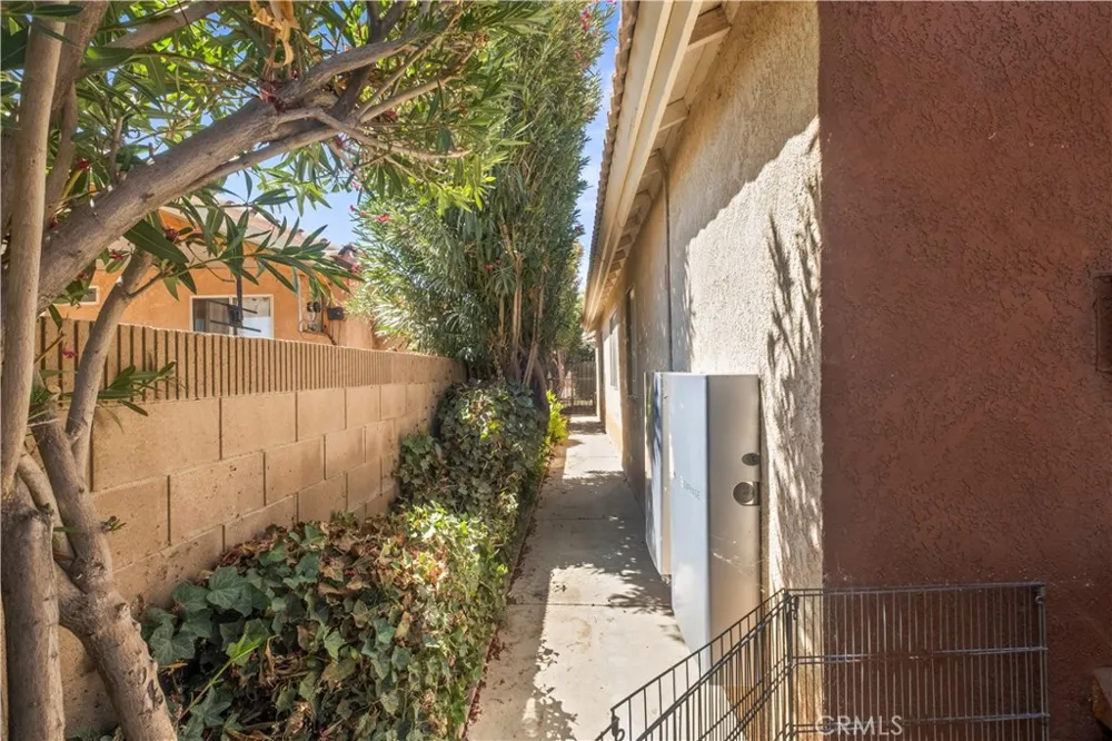 733 E Avenue J12 Lancaster, CA 93535