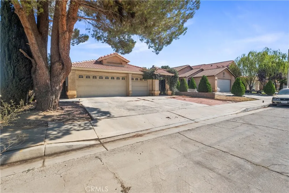 733 E Avenue J12 Lancaster, CA 93535