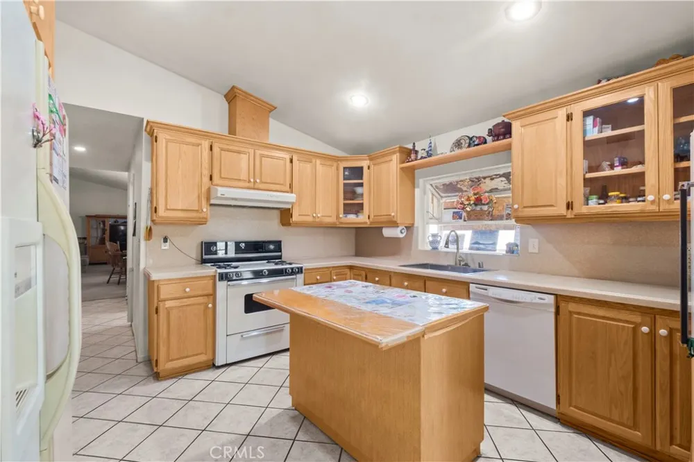 733 E Avenue J12 Lancaster, CA 93535