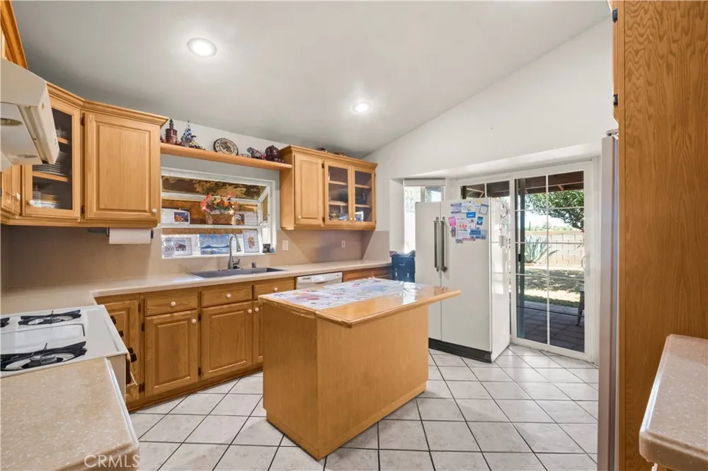 733 E Avenue J12 Lancaster, CA 93535