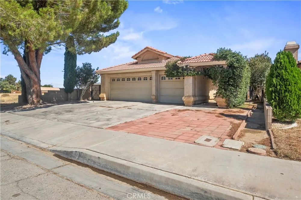 733 E Avenue J12 Lancaster, CA 93535