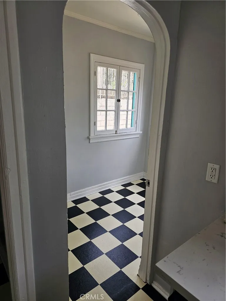 615 S Columbus Avenue Glendale, CA 91204