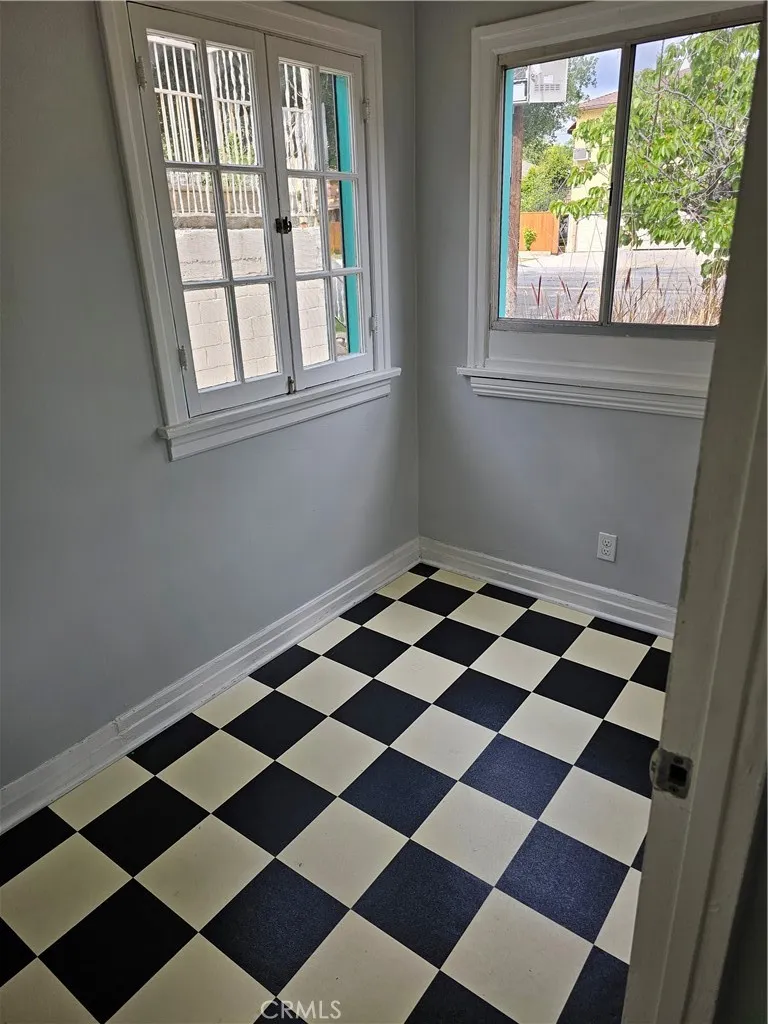 615 S Columbus Avenue Glendale, CA 91204