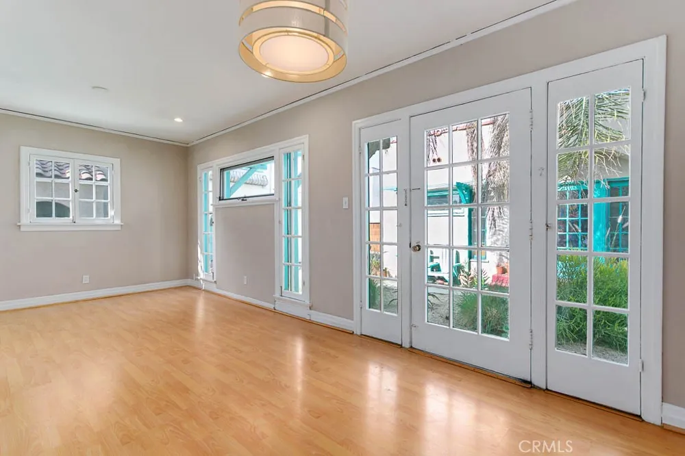 615 S Columbus Avenue Glendale, CA 91204