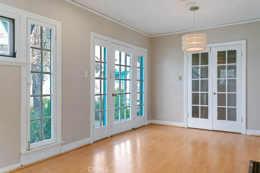 615 S Columbus Avenue Glendale, CA 91204