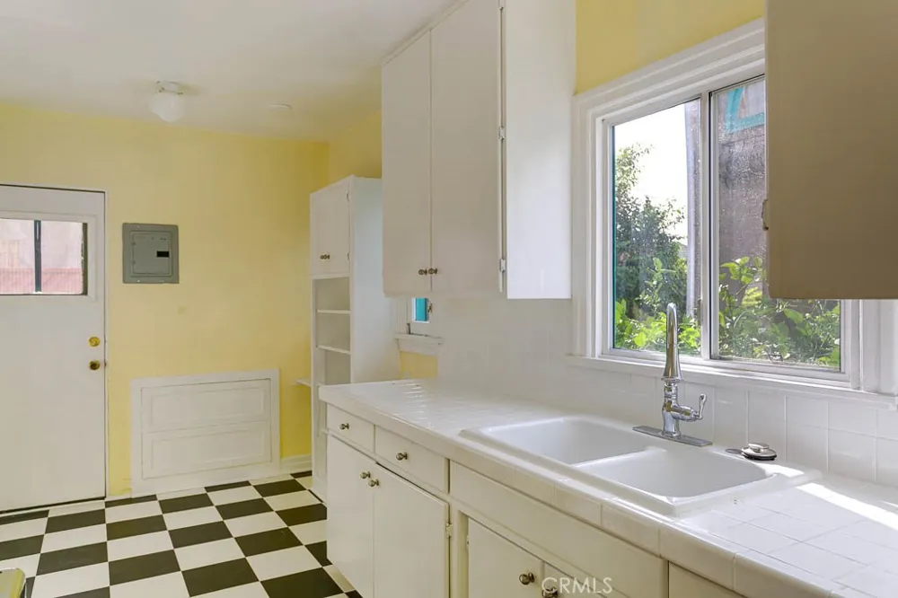 615 S Columbus Avenue Glendale, CA 91204