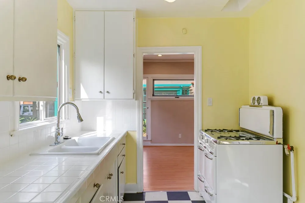 615 S Columbus Avenue Glendale, CA 91204