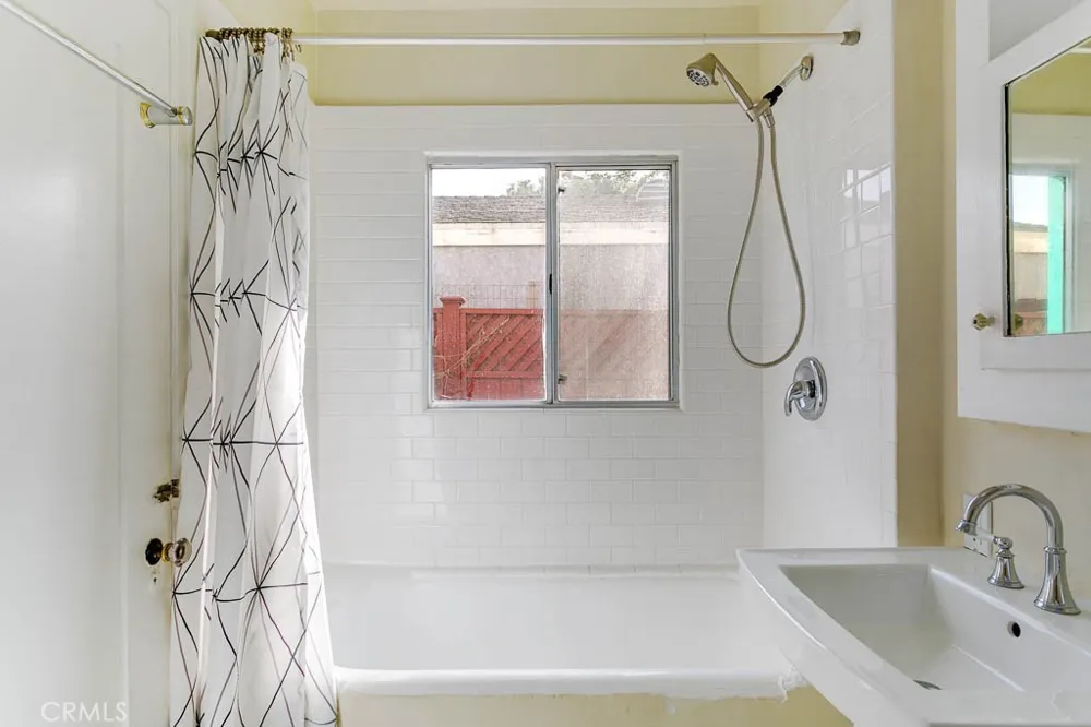 615 S Columbus Avenue Glendale, CA 91204