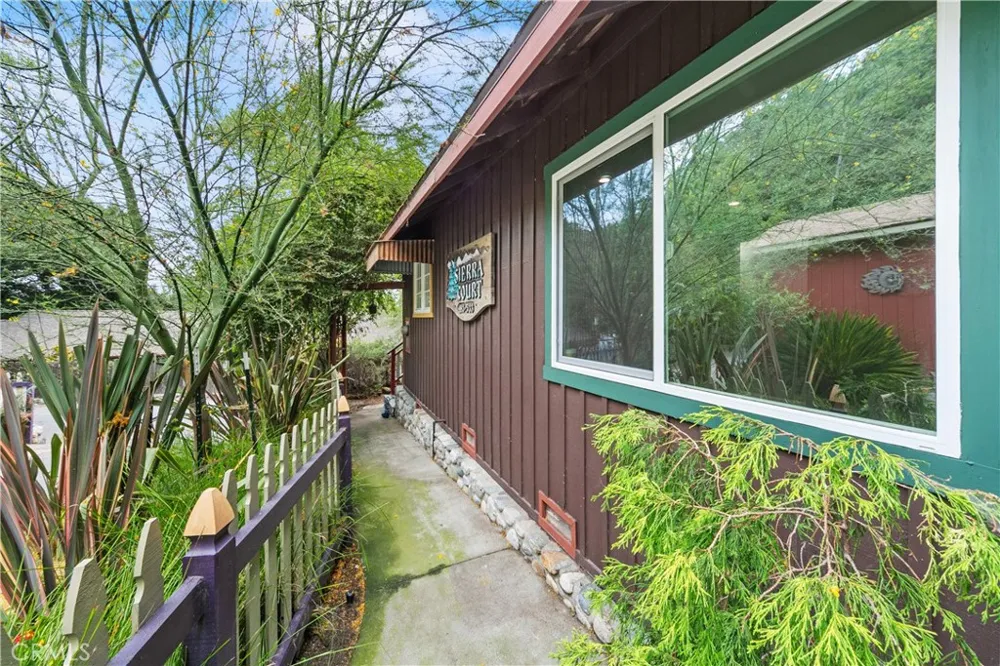 483 Sturtevant Drive Sierra Madre, CA 91024