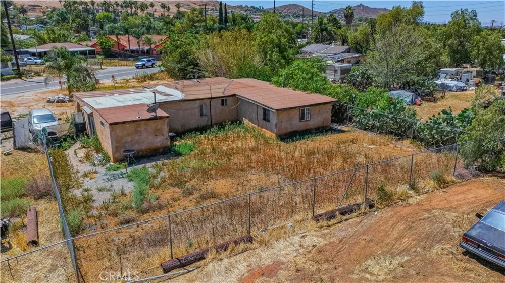 7081 Valley Way Jurupa Valley, CA 92509