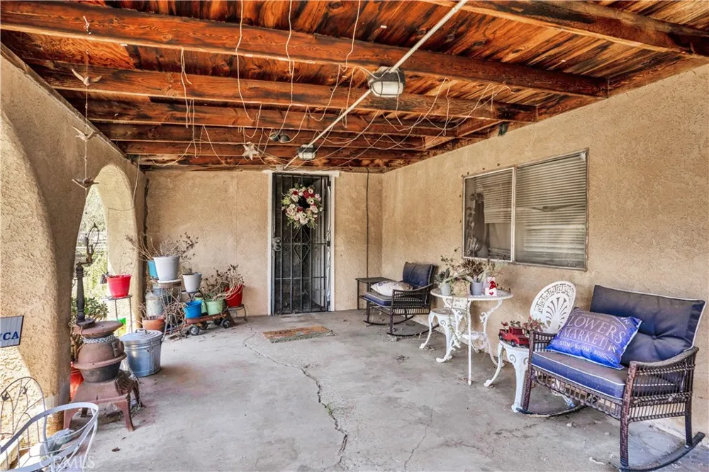 7081 Valley Way Jurupa Valley, CA 92509