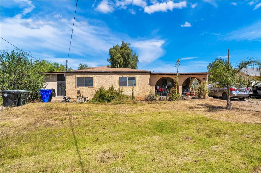 7081 Valley Way Jurupa Valley, CA 92509