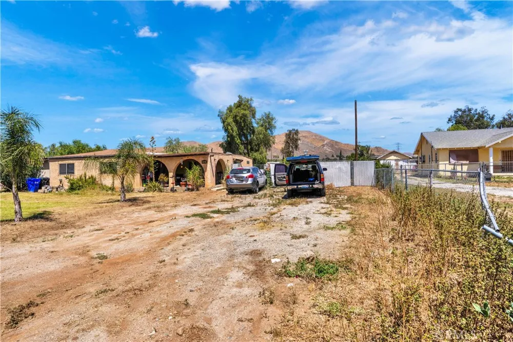 7081 Valley Way Jurupa Valley, CA 92509