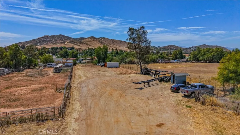 7081 Valley Way Jurupa Valley, CA 92509