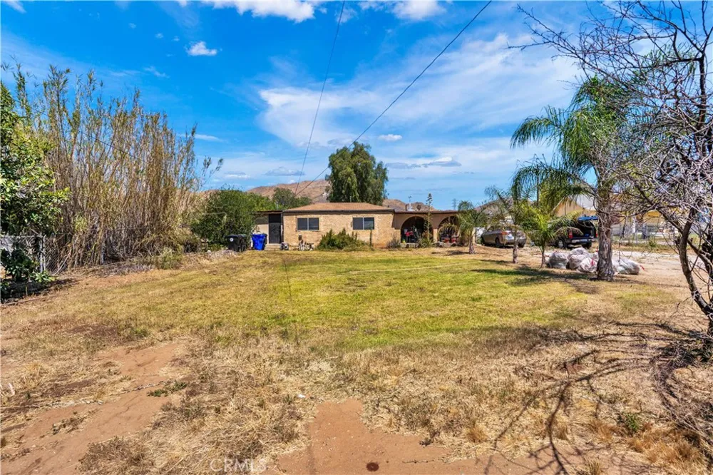 7081 Valley Way Jurupa Valley, CA 92509