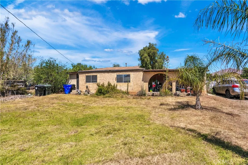 7081 Valley Way Jurupa Valley, CA 92509