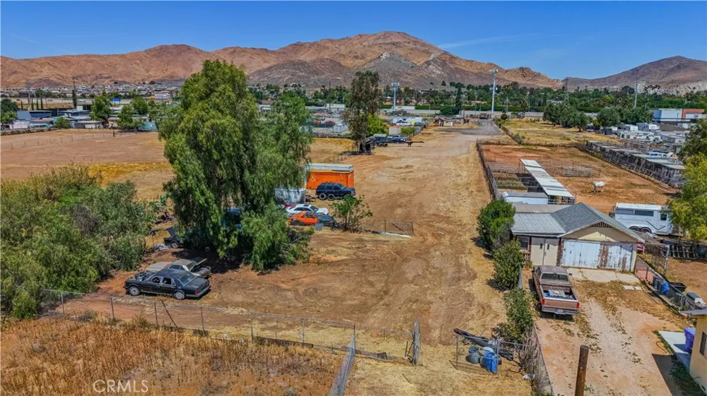 7081 Valley Way Jurupa Valley, CA 92509