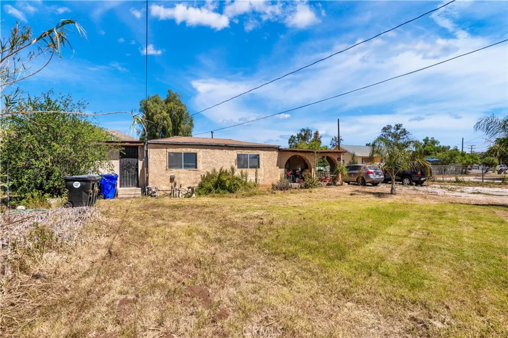 7081 Valley Way Jurupa Valley, CA 92509