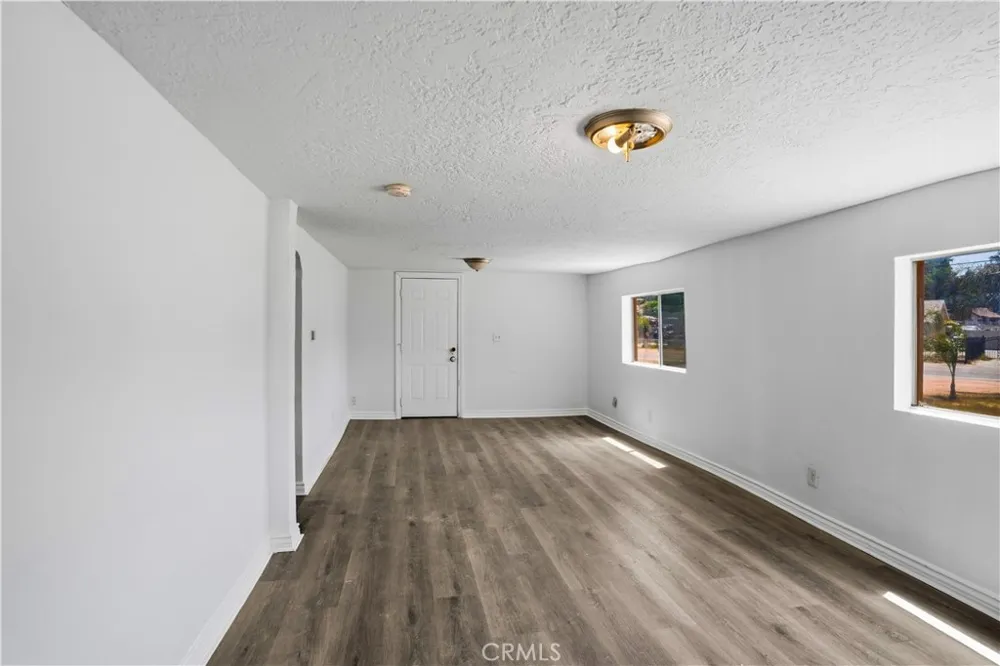 7081 Valley Way Jurupa Valley, CA 92509