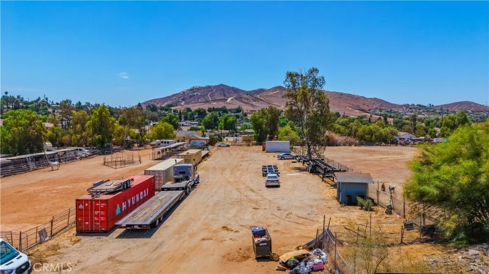 7081 Valley Way Jurupa Valley, CA 92509