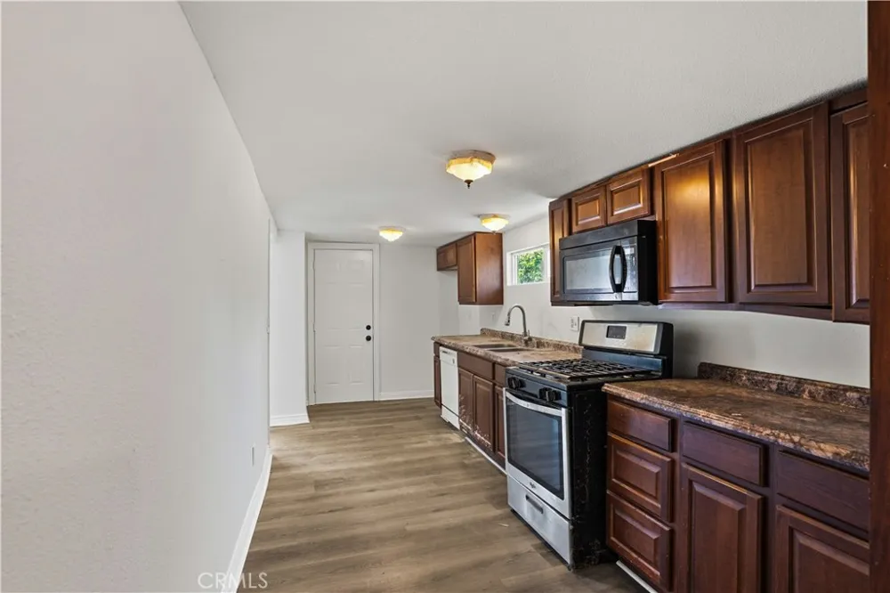 7081 Valley Way Jurupa Valley, CA 92509