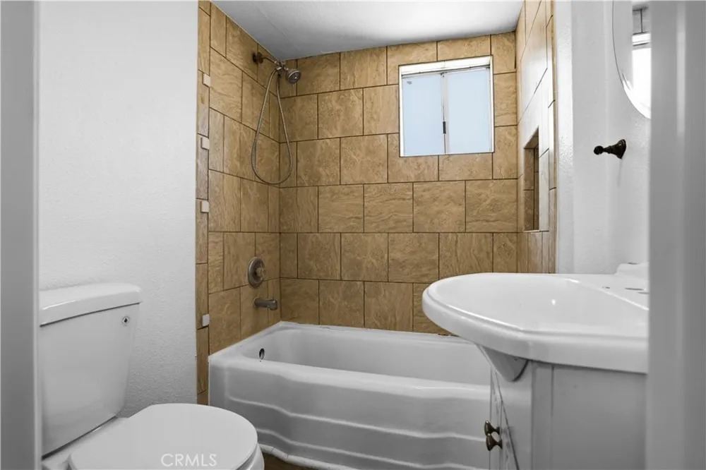 7081 Valley Way Jurupa Valley, CA 92509