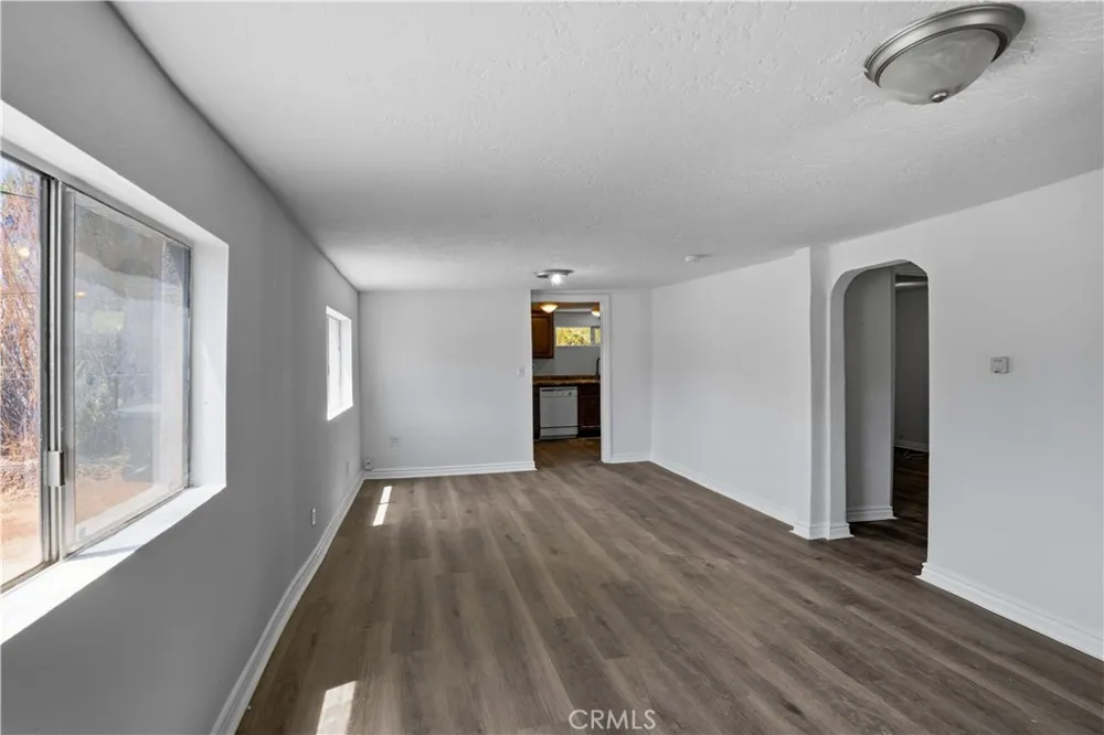 7081 Valley Way Jurupa Valley, CA 92509