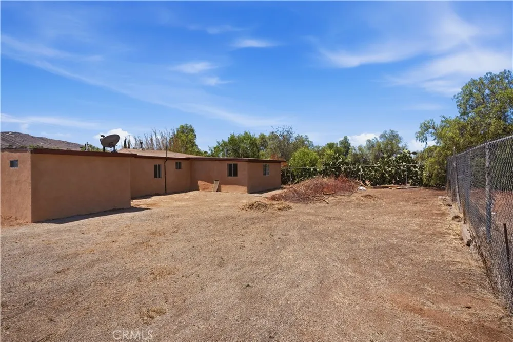 7081 Valley Way Jurupa Valley, CA 92509