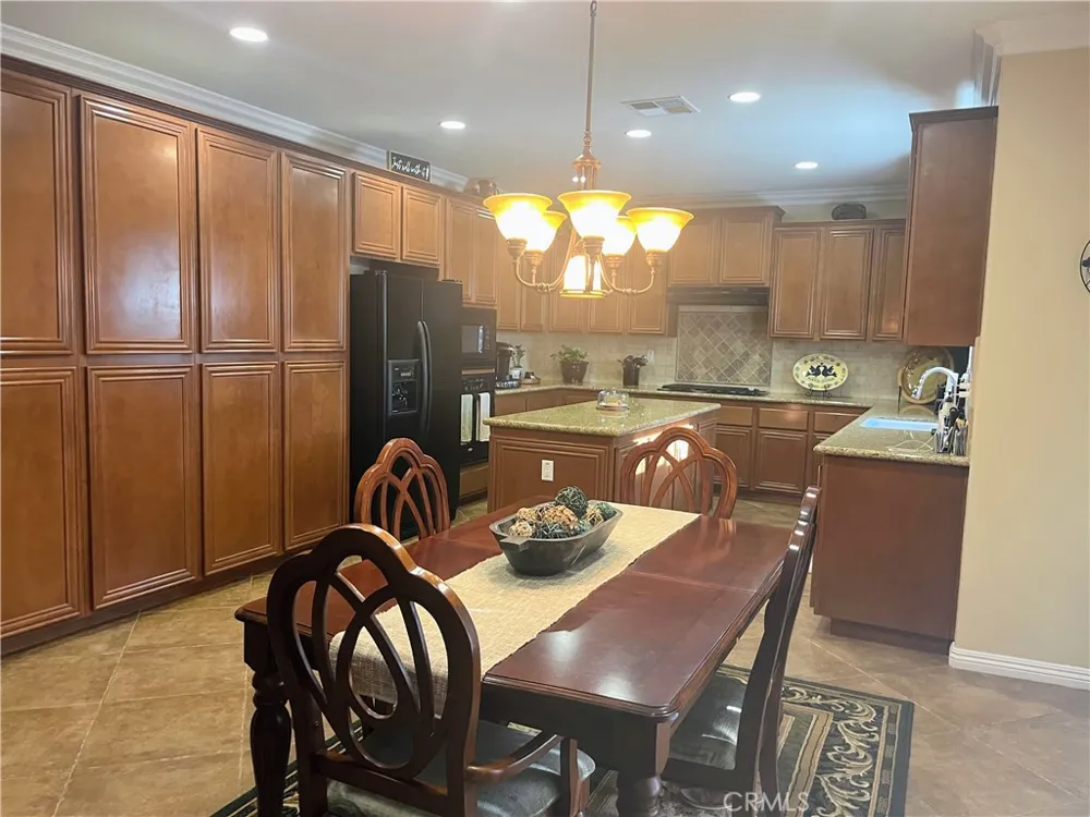 4112 Ballantree Lake Elsinore, CA 92530