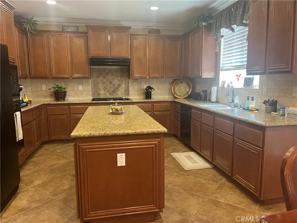 4112 Ballantree Lake Elsinore, CA 92530