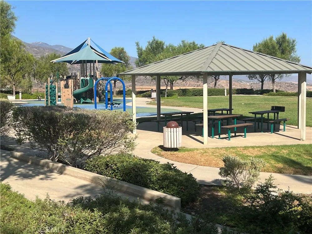 4112 Ballantree Lake Elsinore, CA 92530